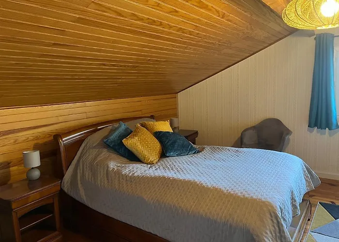 Sur Les Hauteurs De 펜션 Labroquere